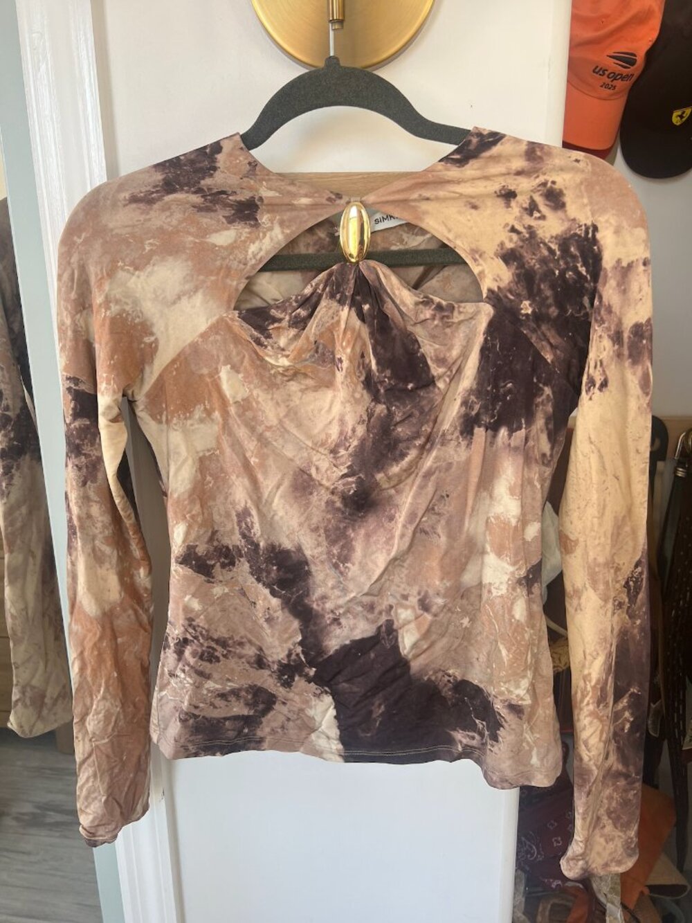 NWOT Simkhai Long Sleeve Marble Print Cutout Top with Gold Hardware – Size XS